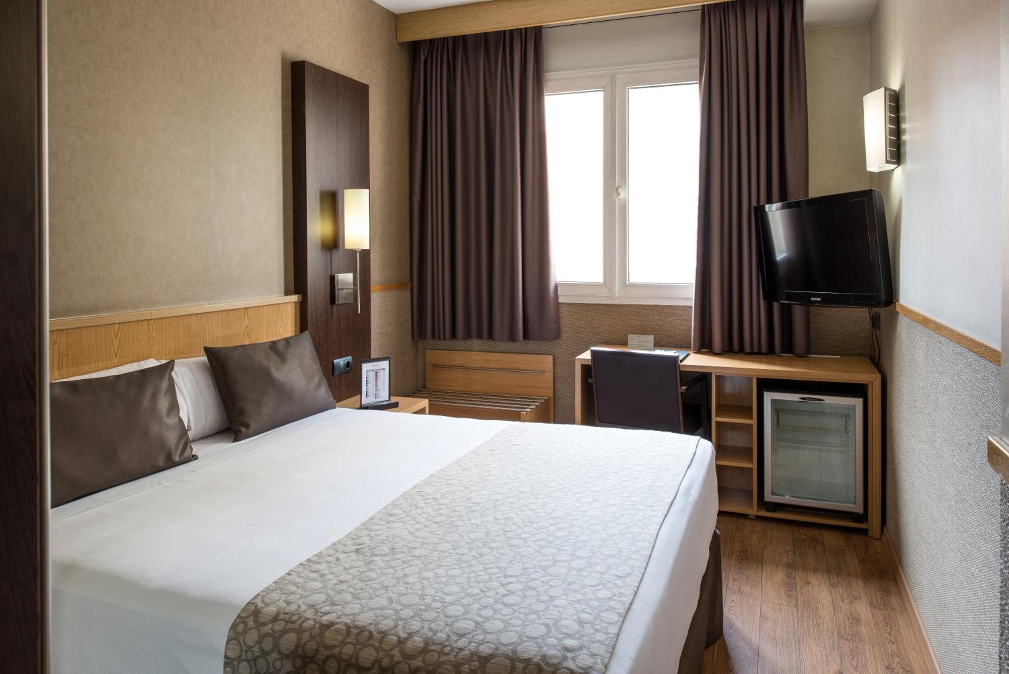 Catalonia Sagrada Familia Hotel Барселона Стая снимка