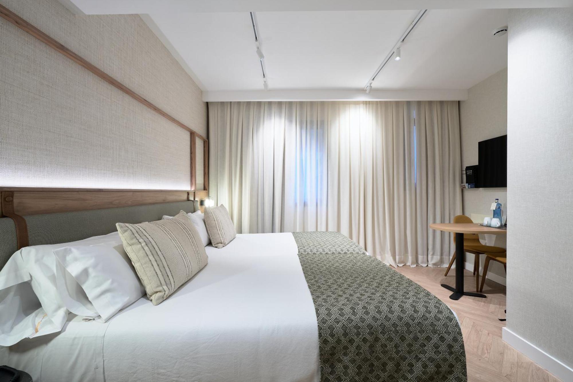 Catalonia Sagrada Familia Hotel Барселона Екстериор снимка