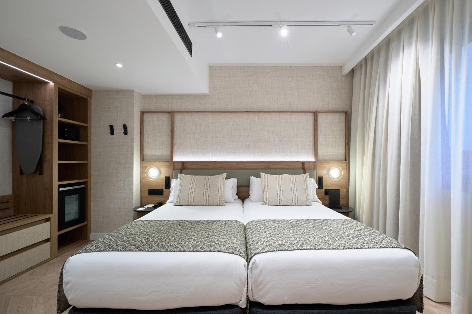 Catalonia Sagrada Familia Hotel Барселона Екстериор снимка