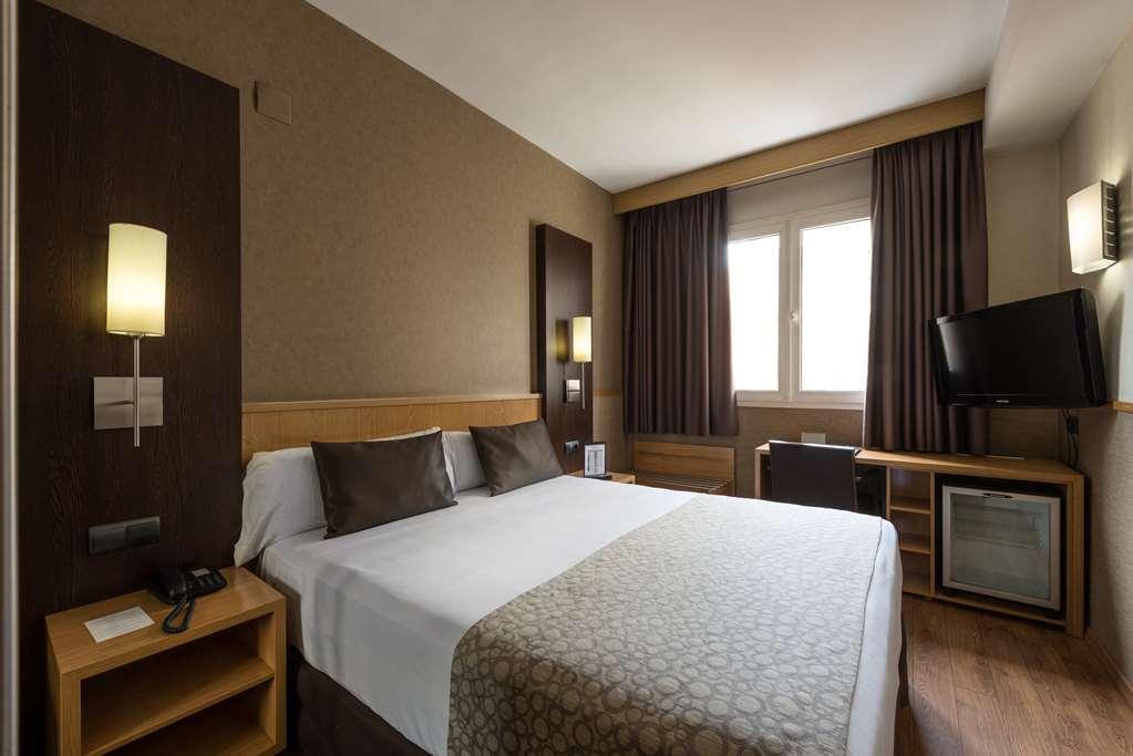 Catalonia Sagrada Familia Hotel Барселона Стая снимка